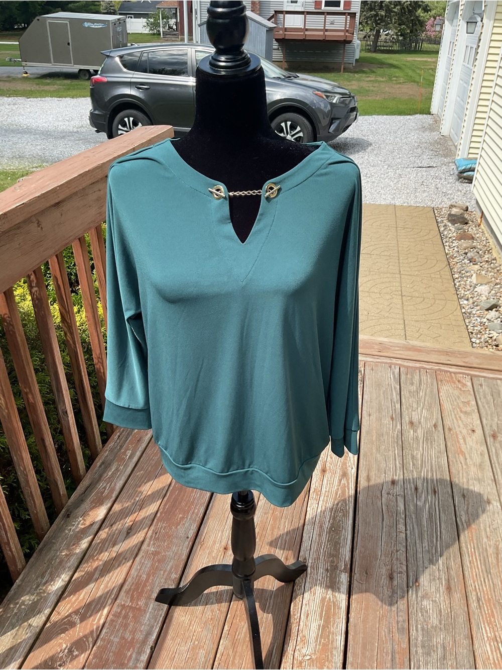 Tahari green/Teal Chain-Accent V-Neck Pullover